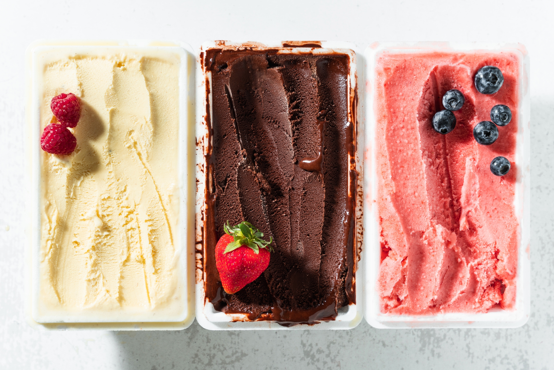 Real,Italian,Artisanal,Ice,Cream,In,Packing,Box:,Chocolate,,Strawberries,